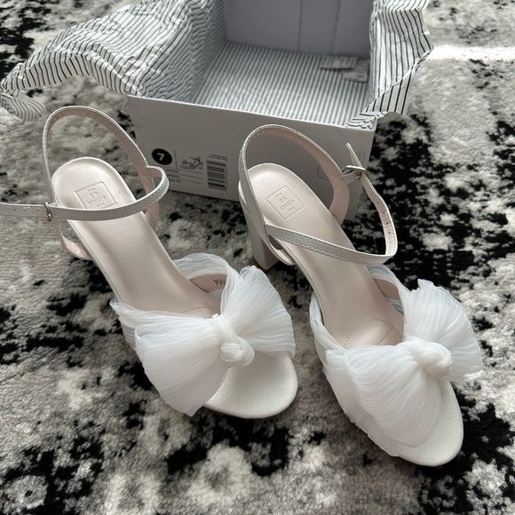 Women’s Pleated Chiffon Bow Mid-Heel Sandals - Size 7 - Picture 1 of 7